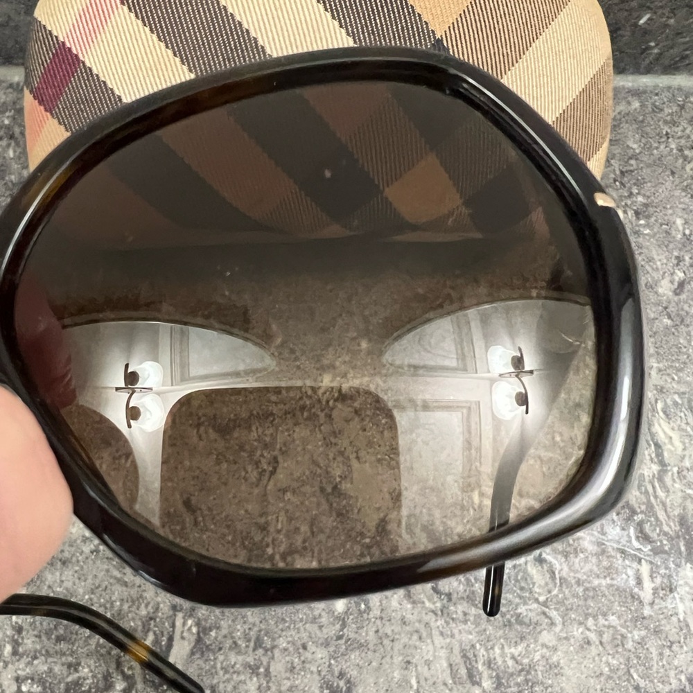 Burberry Square Havana Brown and Gold Sunglasses - Picture 4 of 9